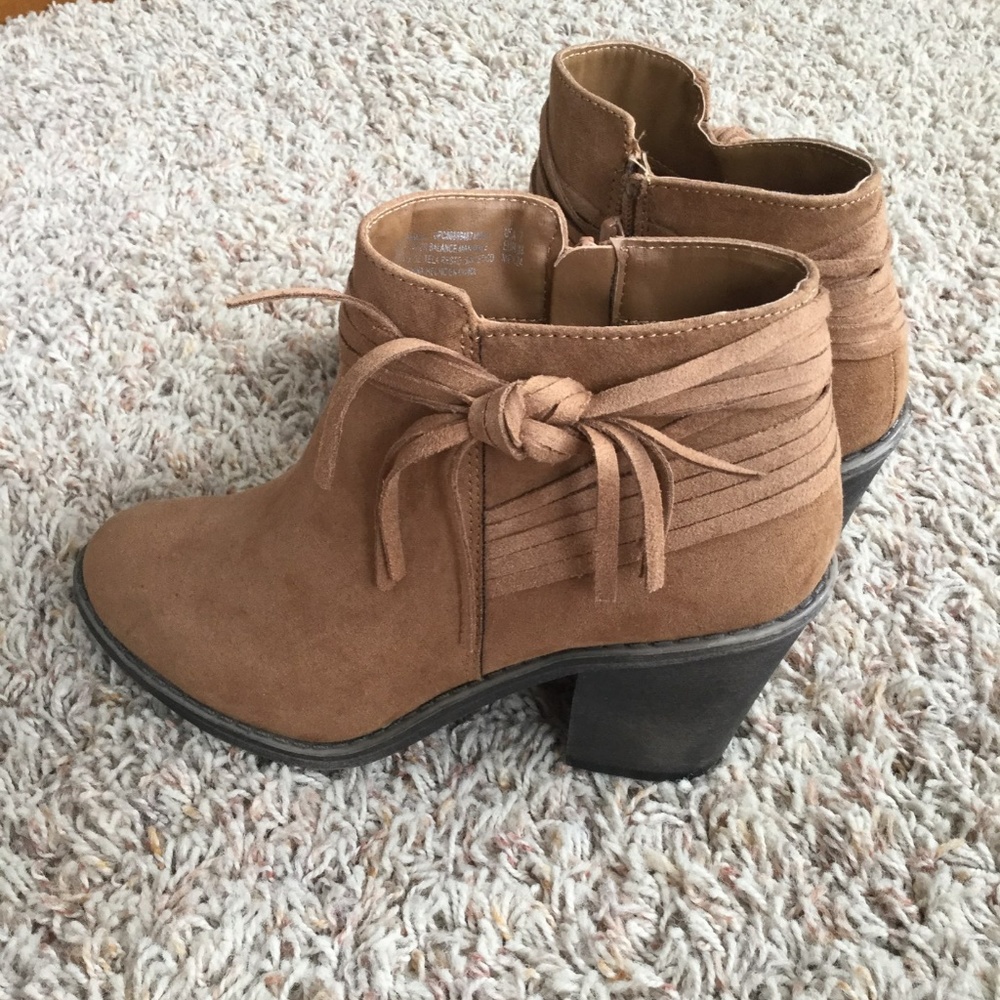 Brand New Time & True Size 7 Boots - Picture 4 of 6